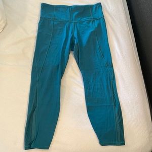 Athleta Lightning 7/8 tight in M petite
